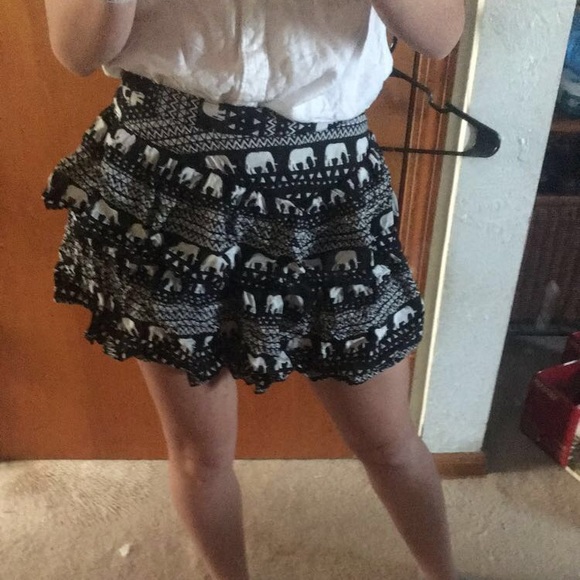 COPY - Black and white skirt🚨🔜🚨 - Picture 1 of 5